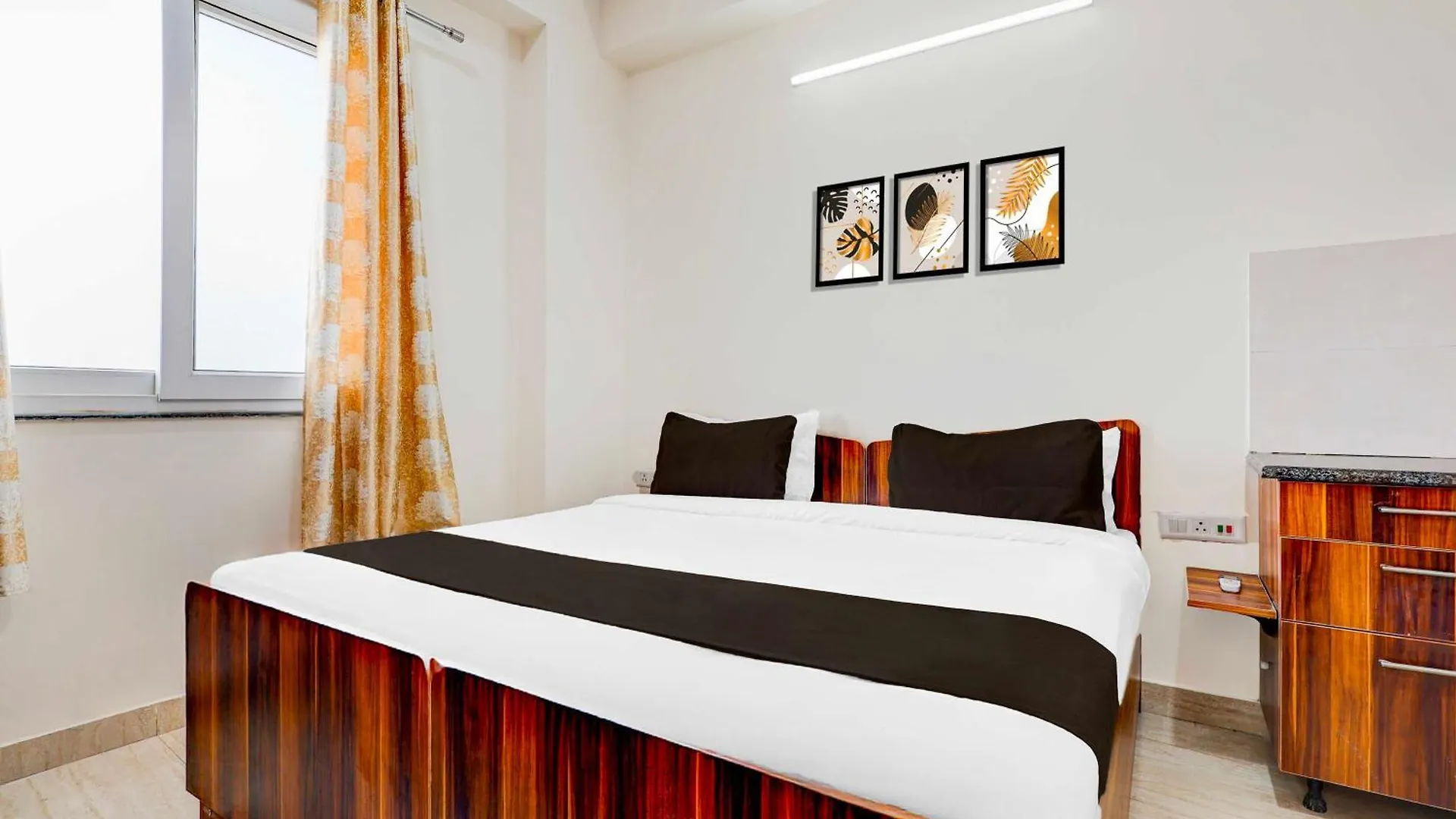 Super Hotel O Sadar Bazar 구르가온